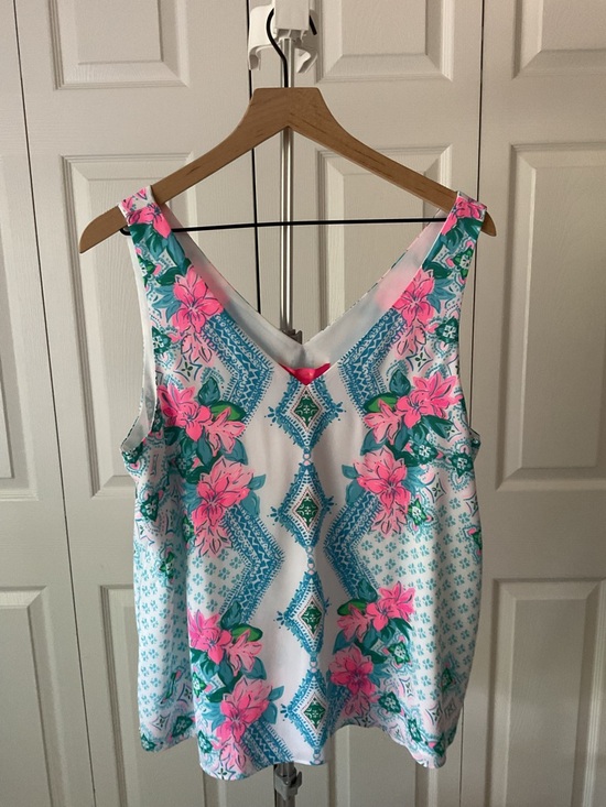 Lilly Pulitzer Tops - Lilly Pulitzer Sleeveless V-Neck Floral Print Tank Top in Pink & Blue